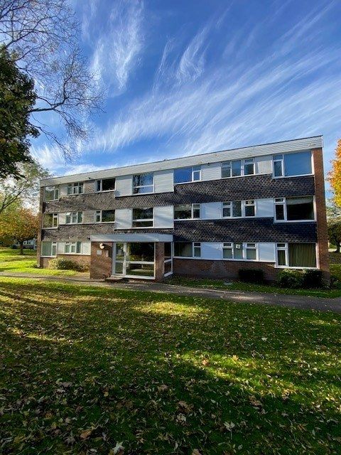 Property photo 1 of 14 *No Chain* *Prime Location* *Extended Lease* *Special Offer £10,000 Cashback For Early Completion*