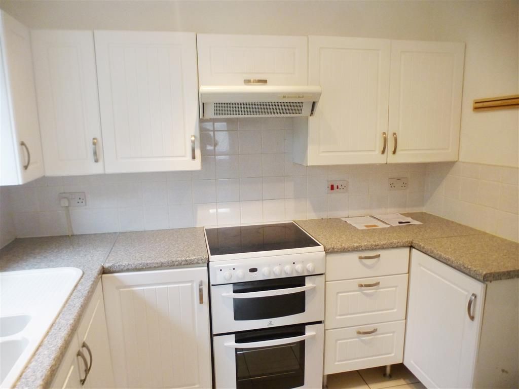 Property photo 3 of 10 Kitchen