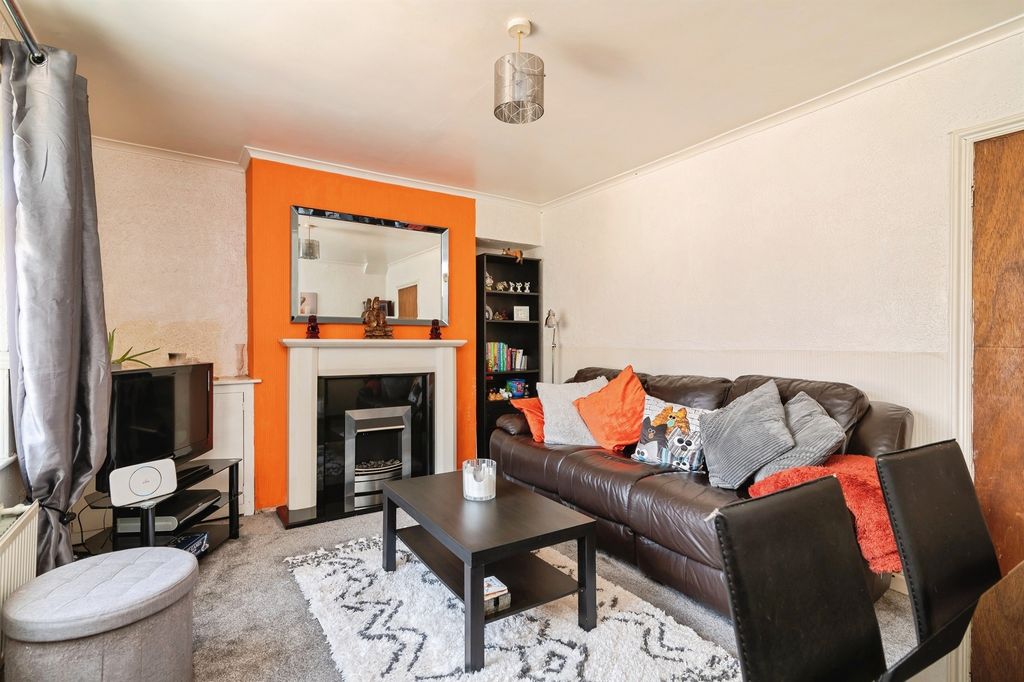 Property photo 2 of 19