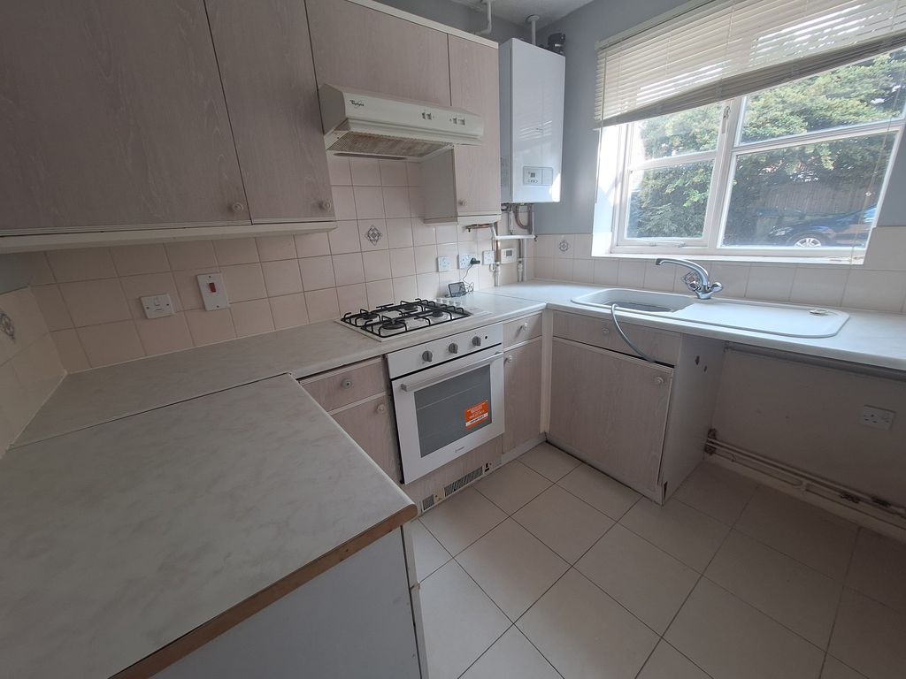 Property photo 3 of 10 Kitchen