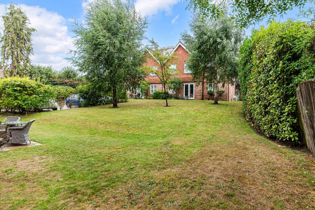 Property photo 1 of 14 Highdown Close,10 (7).Jpg