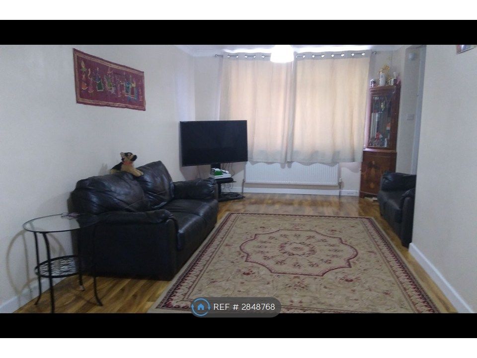 Property photo 2 of 10 Living Room