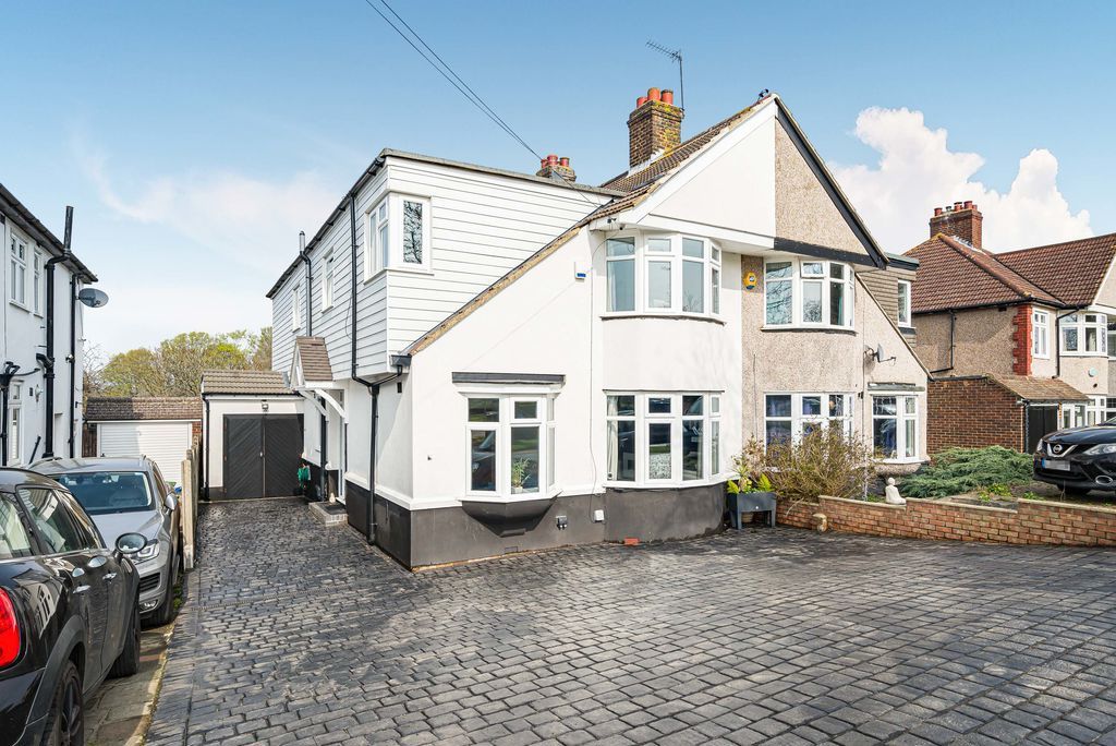 Property photo 3 of 19 External View