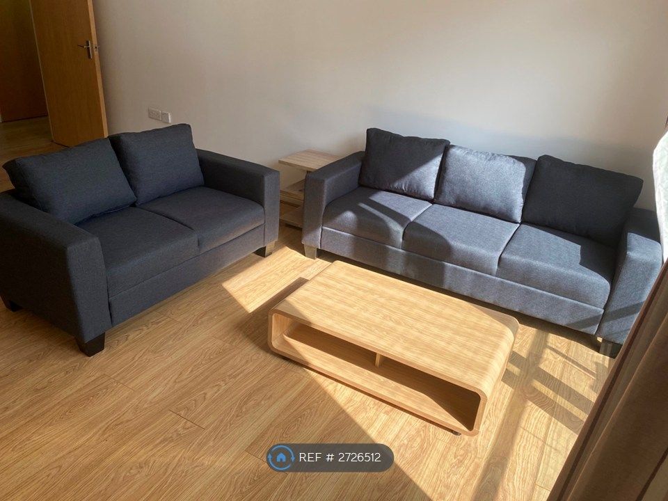 Property photo 1 of 12 Living Room