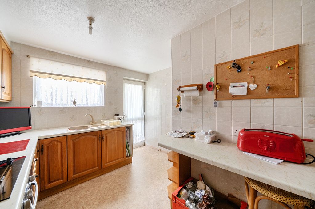 Property photo 2 of 20 Kitchen