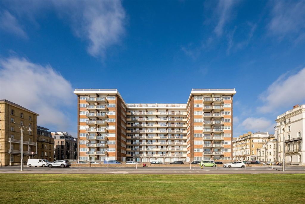 Property photo 1 of 15 44 Kingsway Court-1.Jpg