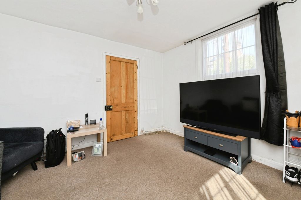 Property photo 3 of 16 Pbox-Img.Jpg