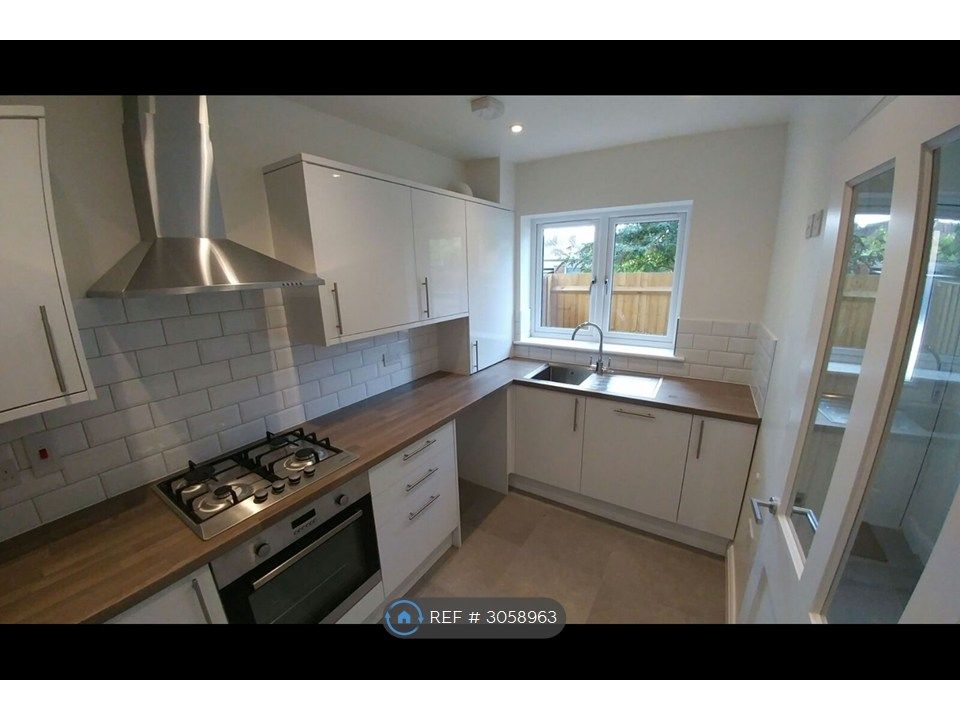 Property photo 2 of 8 Kitchen