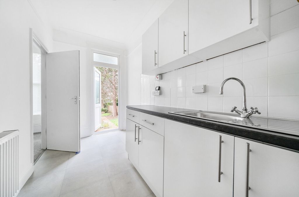 Property photo 3 of 19 Kitchen