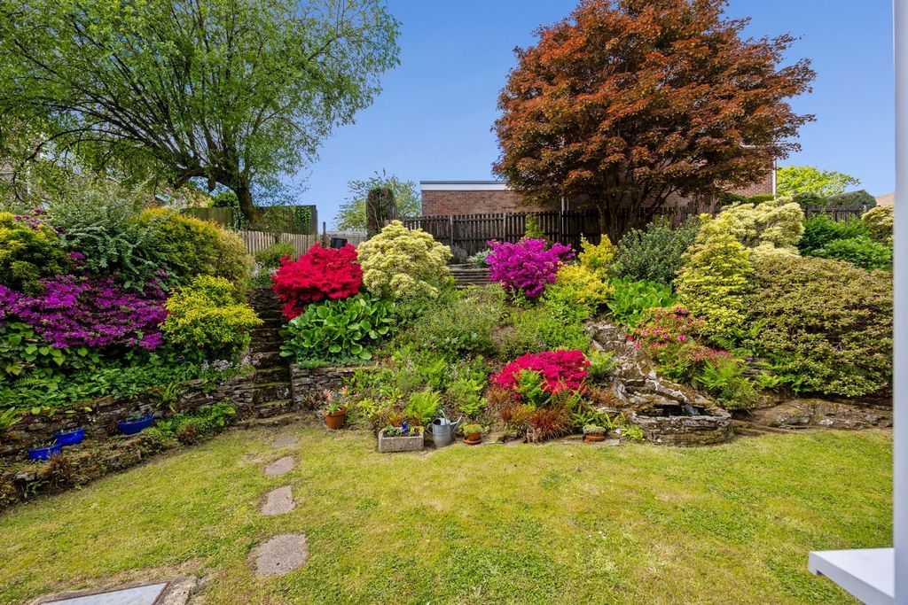 Property photo 2 of 33 Rear Garden