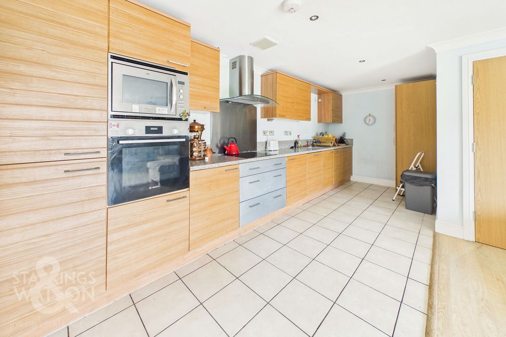 Property photo 3 of 16