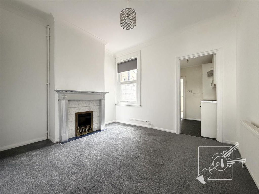 Property photo 3 of 9 Dining Room