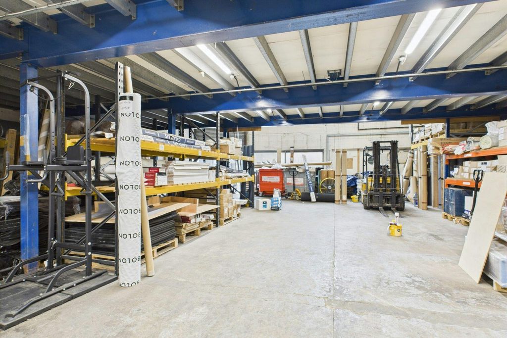 Property photo 3 of 8 Cam03083G0-Pr0048-Still005-1920x1280.Jpeg