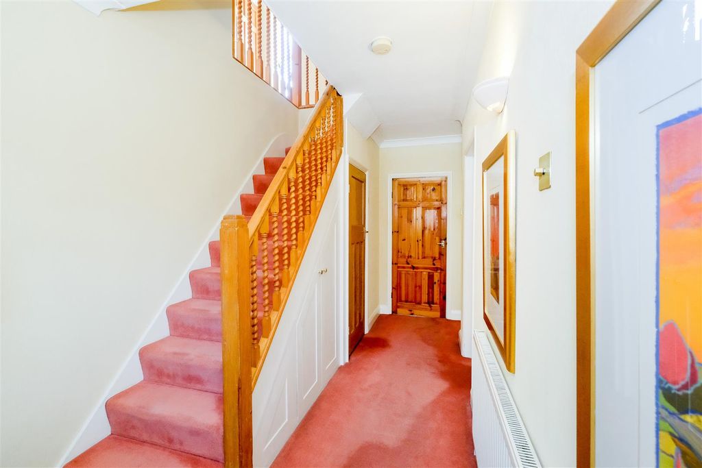 Property photo 2 of 38