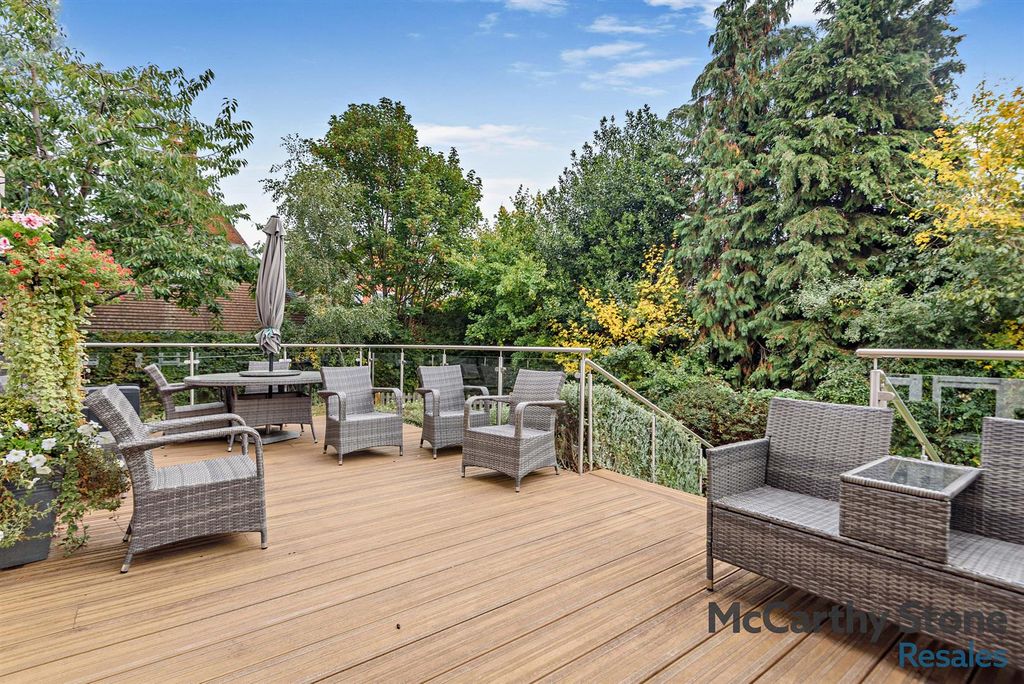 Property photo 3 of 11 8666191-Exterior04-800.Jpg