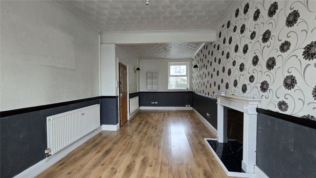 Property photo 2 of 15 Picture No. 11