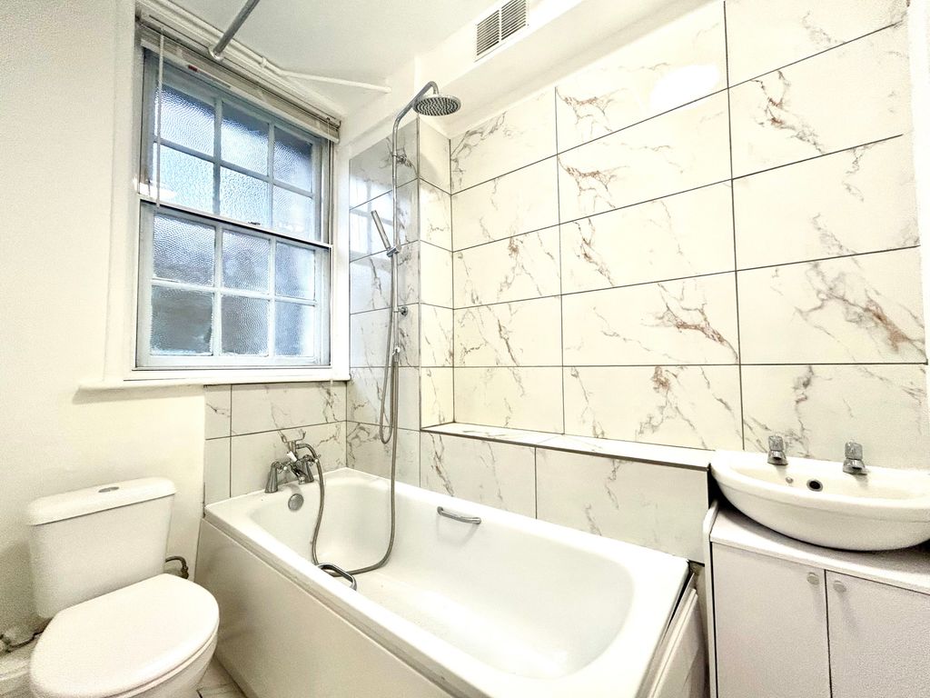 Property photo 3 of 7 Photograph