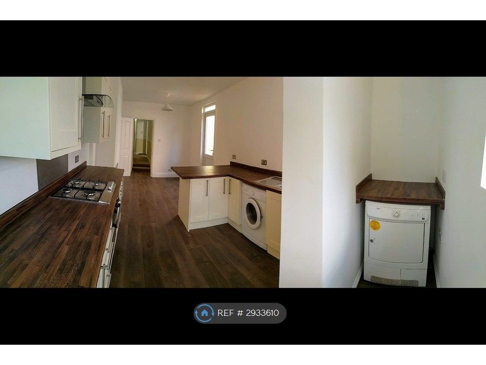 Property photo 3 of 17 An Open Plan Dine In Kitchen With A Laundry Corner