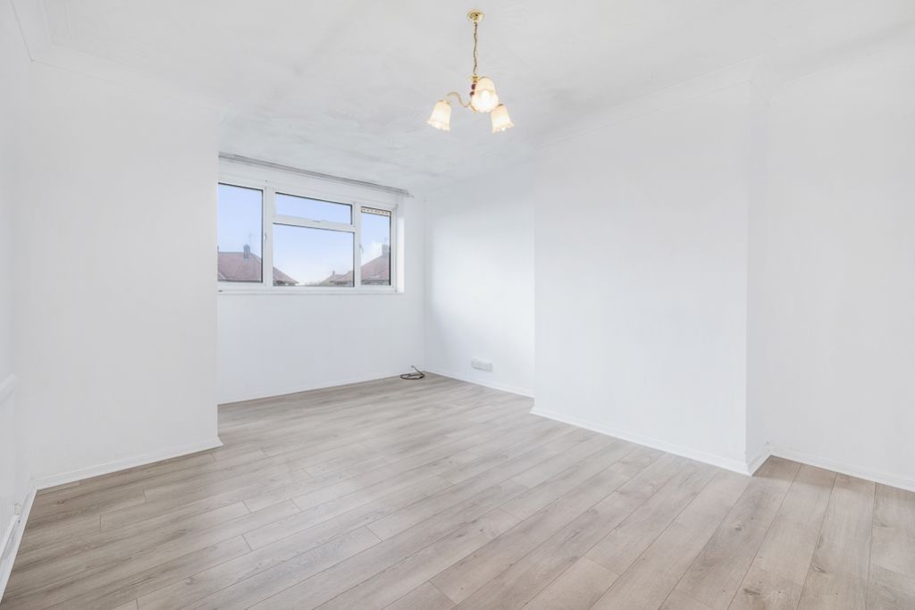 Property photo 2 of 16 42 Clifton Road (Fishtoft)-12