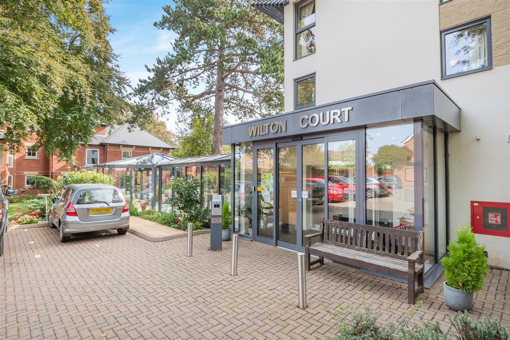 Property photo 1 of 31 8663414-Exterior10.Jpg