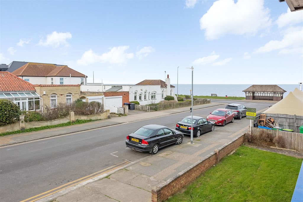 Property photo 2 of 15 Pier Avenue, Tankerton, Whitstable