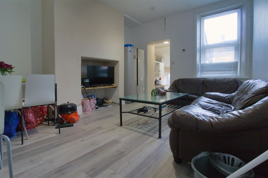 Property photo 3 of 8 41 Dinsdale Road (3).Jpg