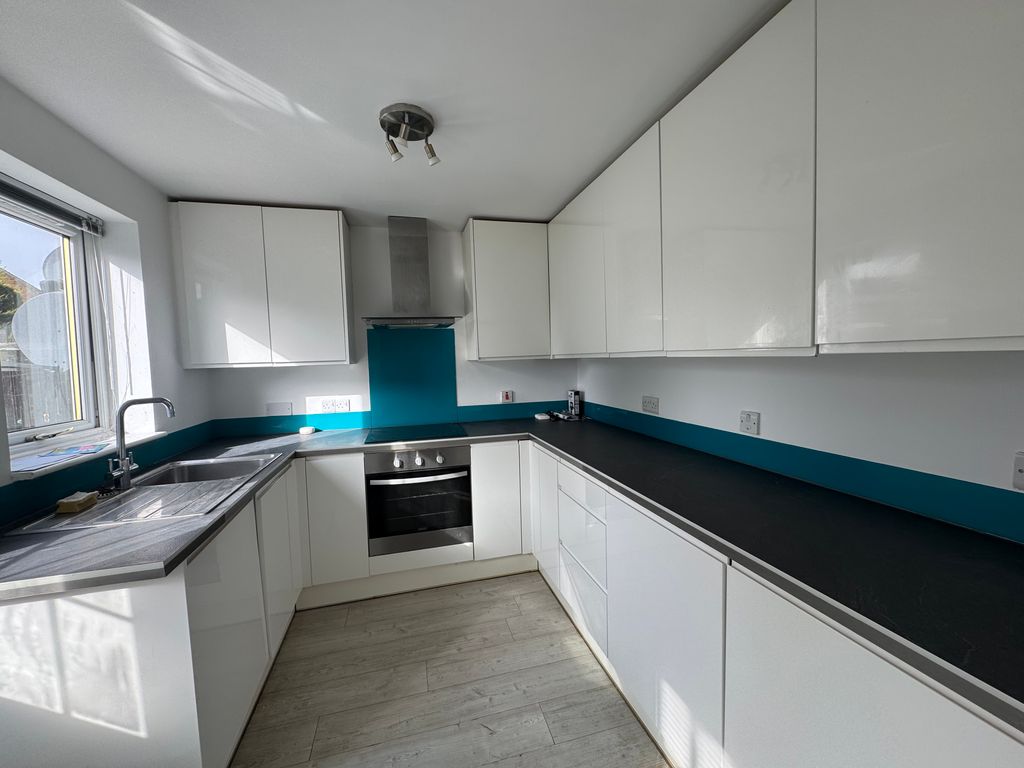 Property photo 2 of 11 Kitchen