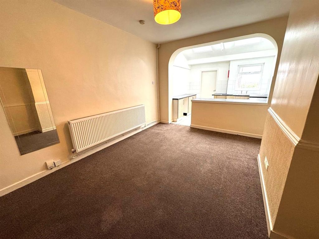 Property photo 2 of 15 Open Plan Sitting Room/ Kitchen Pic 1