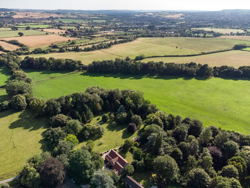 Property photo 3 of 28 Image