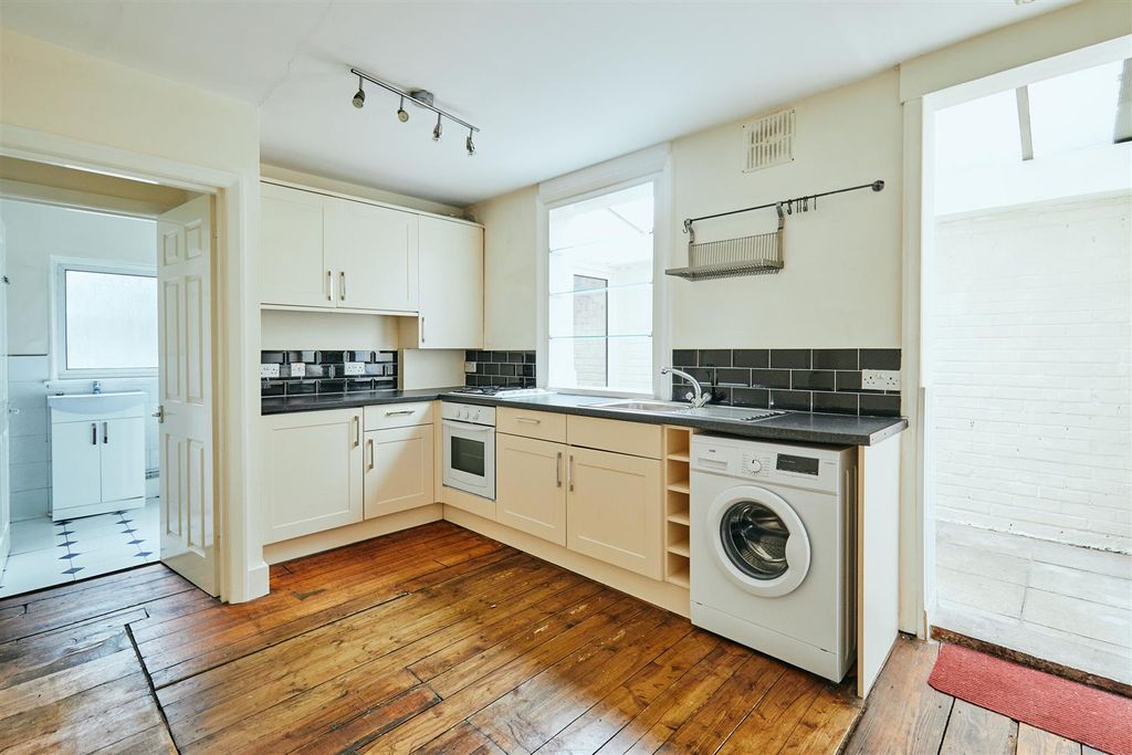 Property photo 2 of 26
