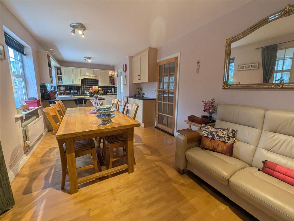 Property photo 3 of 20 Kitchen/Diner