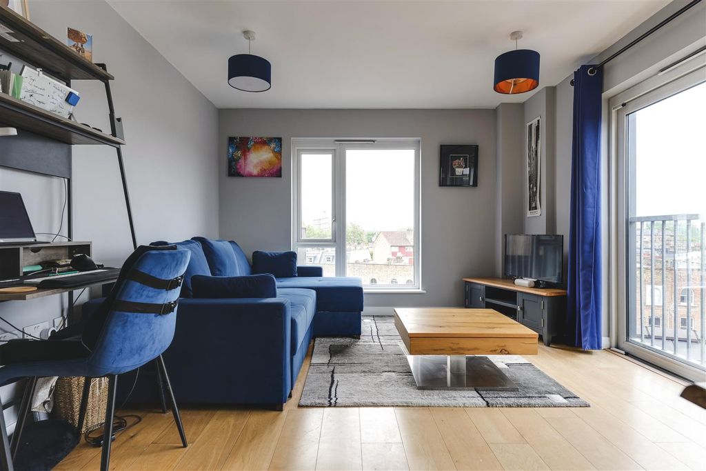 Property photo 1 of 19 Cresset Road-11.Jpg