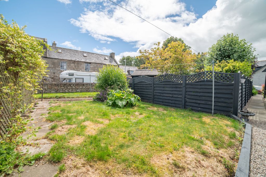 Property photo 3 of 17 Private Garden