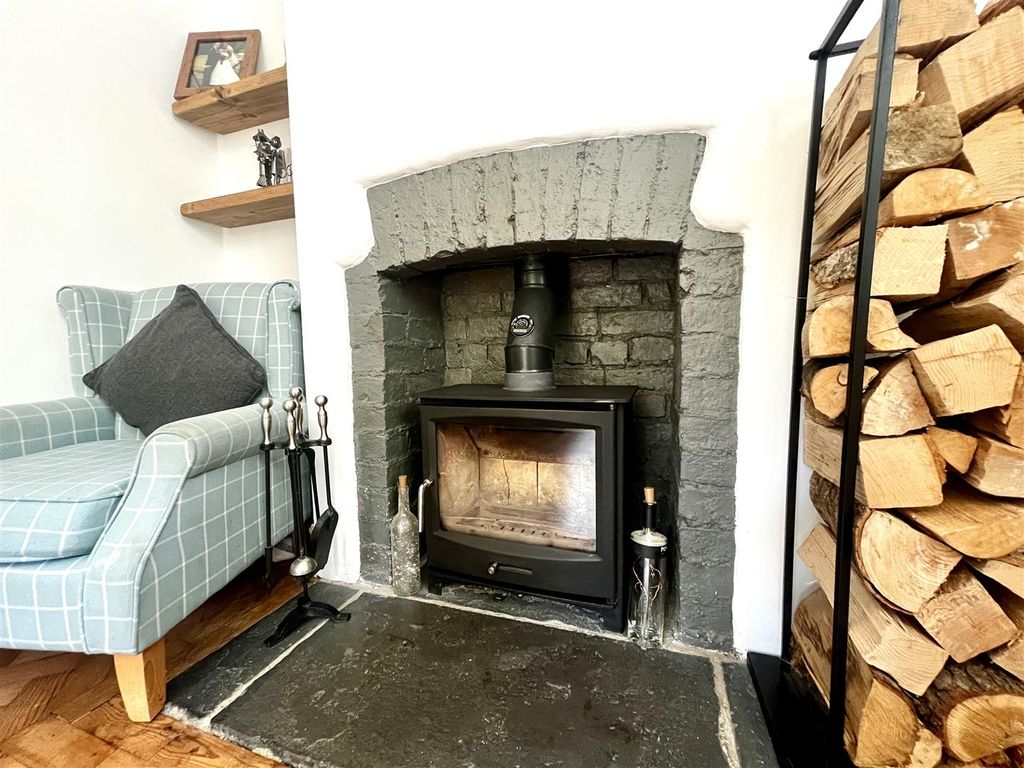 Property photo 3 of 25