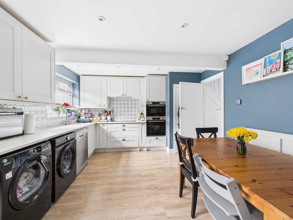 Property photo 3 of 13 Cam02885G0-Pr0549-Still006.Jpg