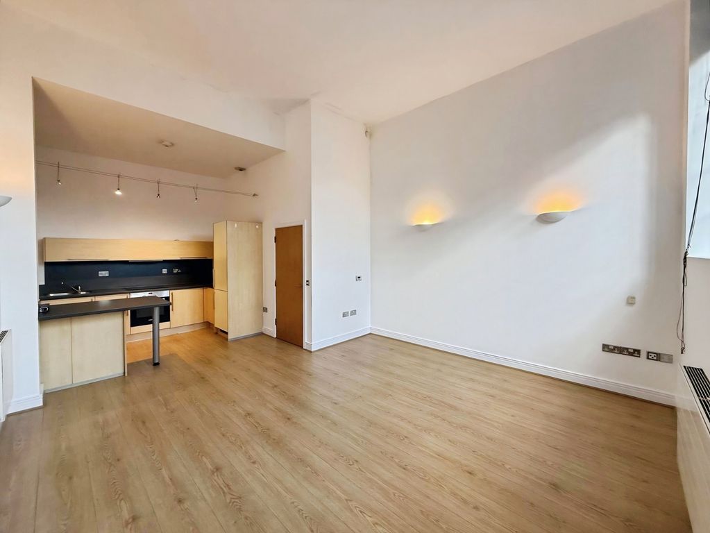 Property photo 3 of 11 Living/ Kitchen