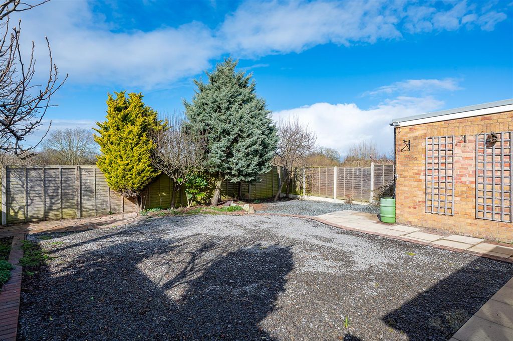 Property photo 3 of 14 Garden