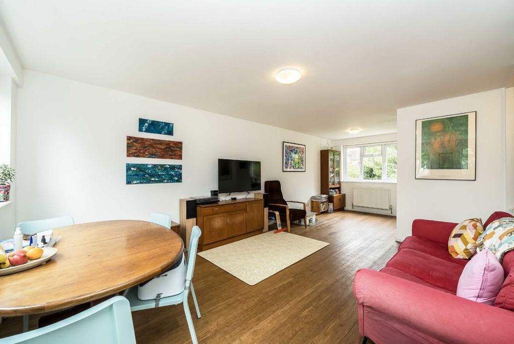 Property photo 2 of 8