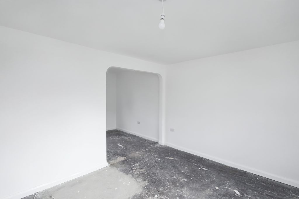 Property photo 1 of 28 11 Beech Gardens, Dagenham, Essex, Rm10 9Ts