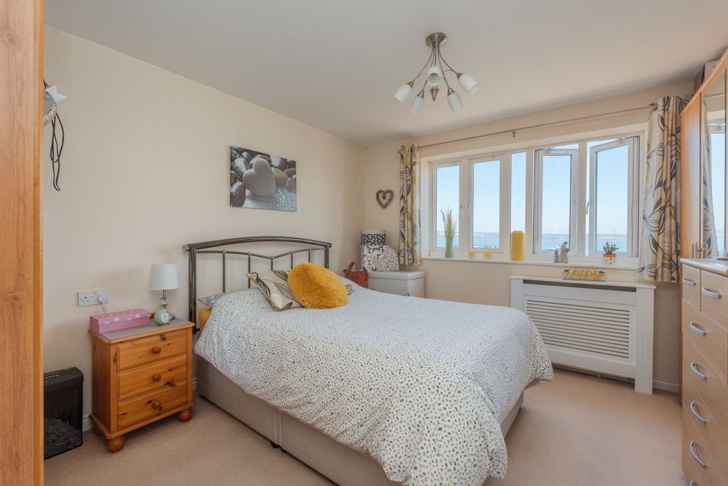 Property photo 2 of 31