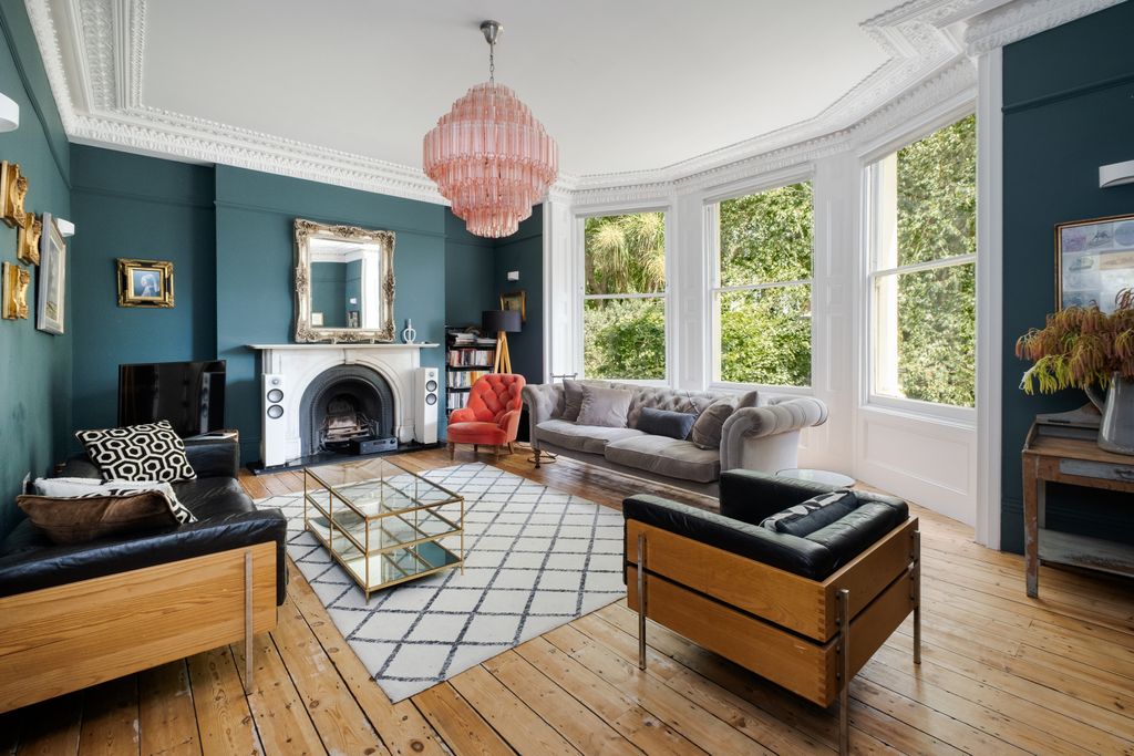Property photo 2 of 52