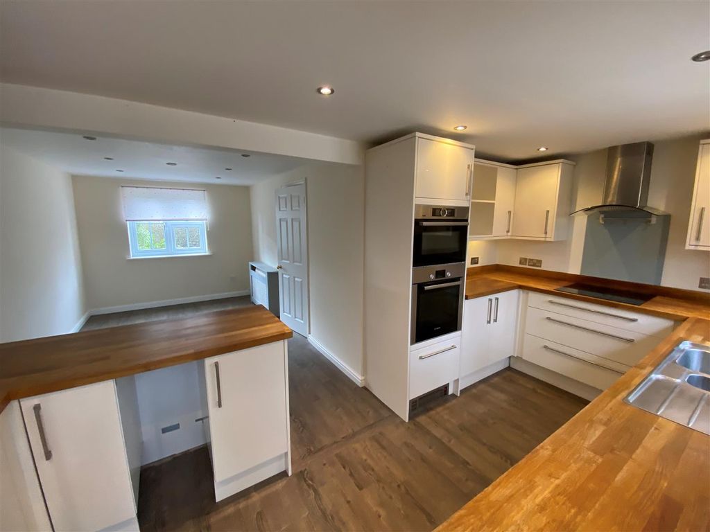 Property photo 3 of 10 P5.Jpg