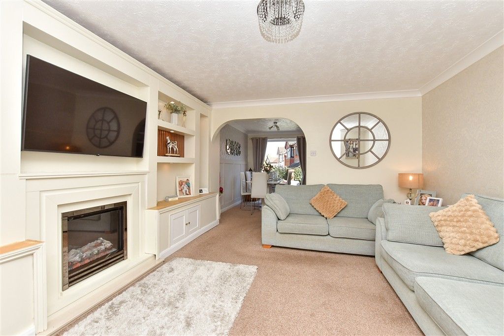 Property photo 3 of 14 Lounge