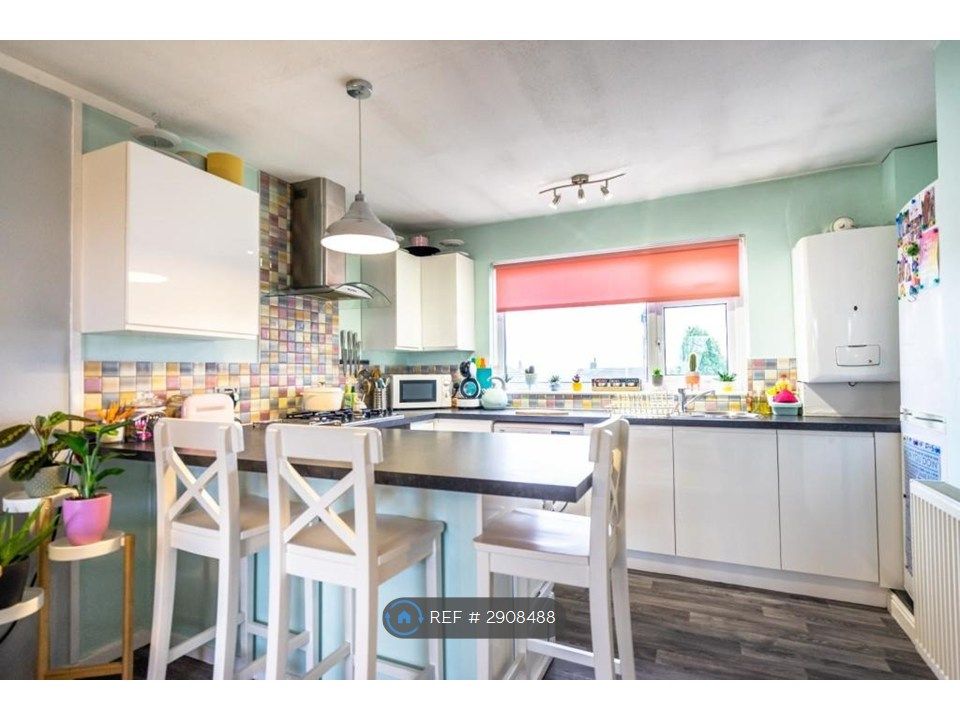 Property photo 1 of 9 Kitchen