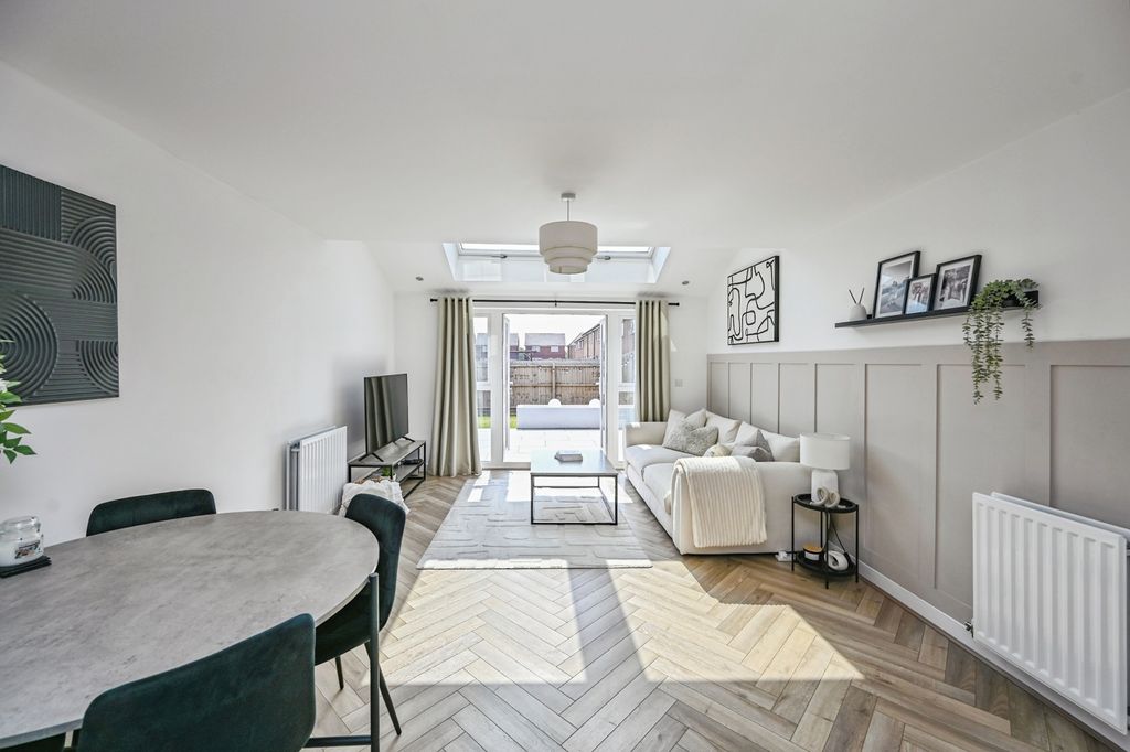 Property photo 2 of 17 Pbox-Img.Jpg
