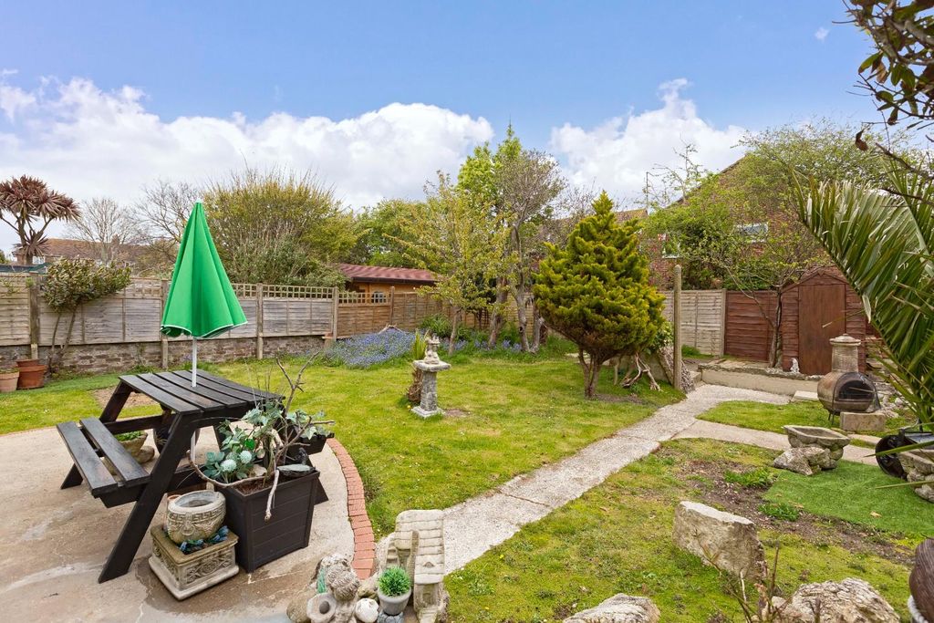 Property photo 1 of 32 22 Cecil_30.Jpg