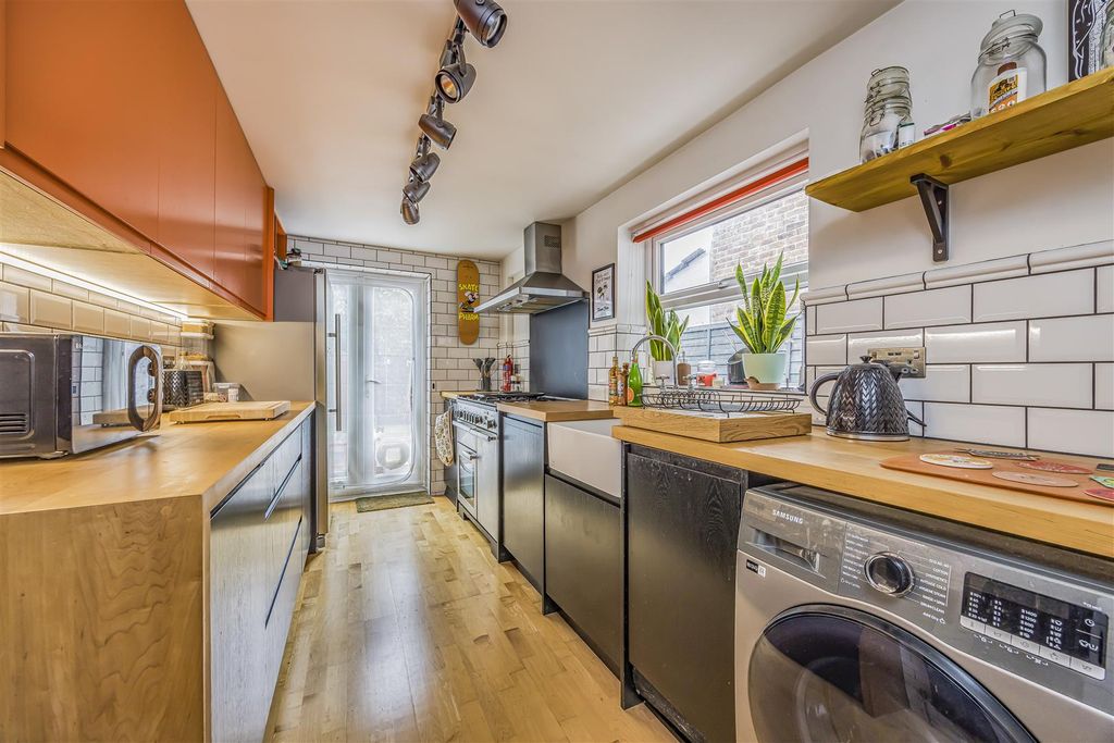 Property photo 1 of 20 7 Cleveland Road, Southsea-Porticomarketing-Soldby