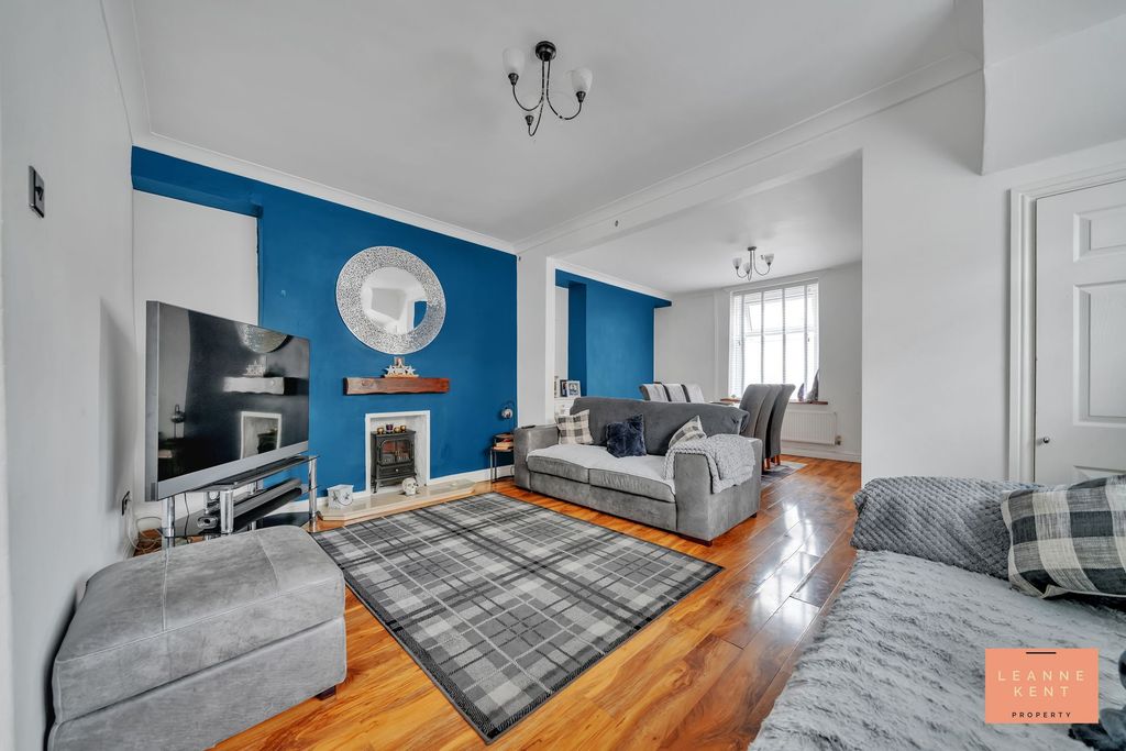 Property photo 2 of 31