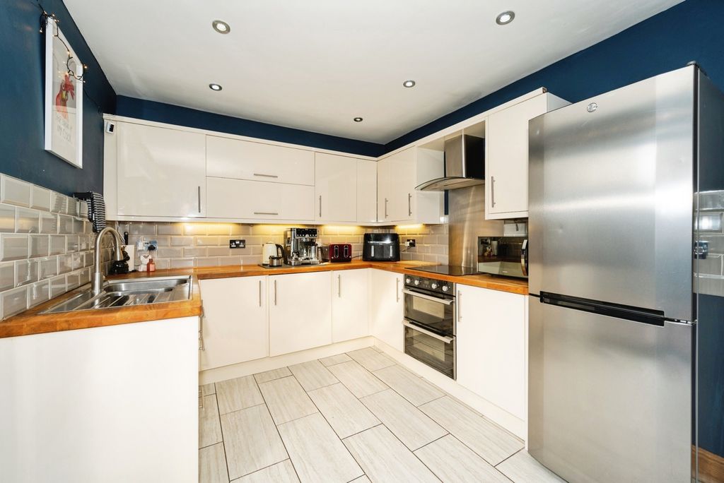 Property photo 2 of 13 Kitchen