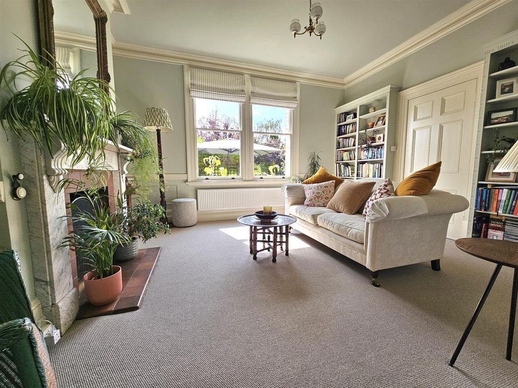 Property photo 2 of 22